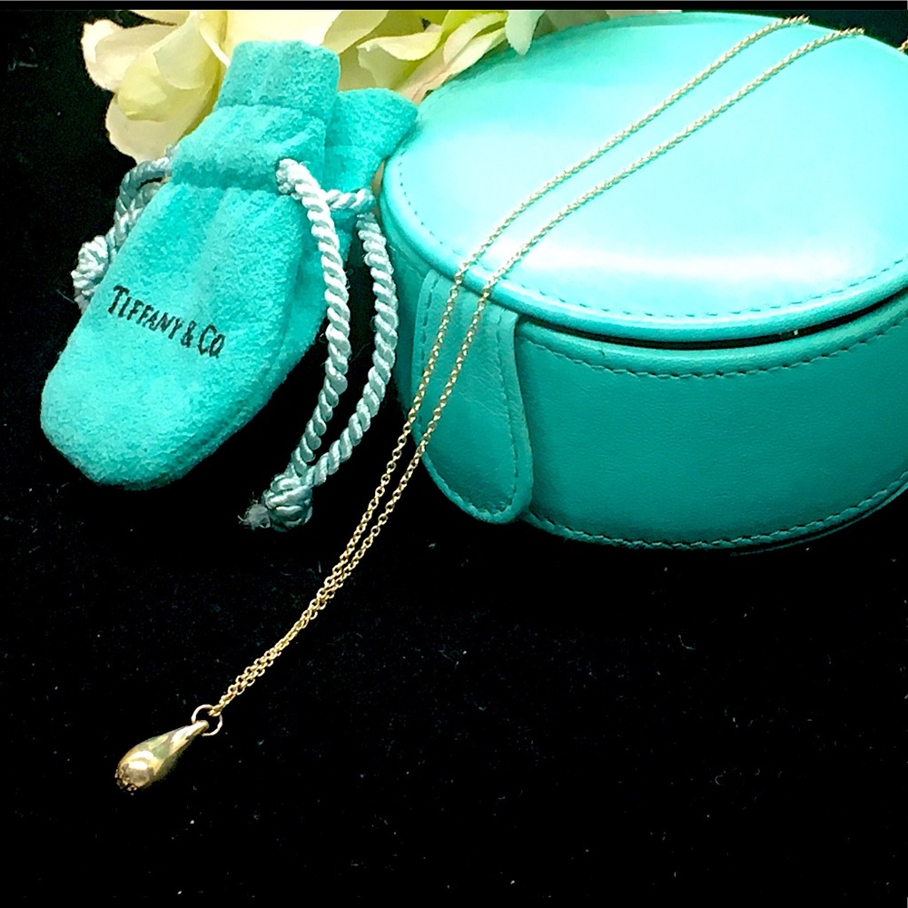 Tiffany & Co Elsa Peretti small teardrop necklace.